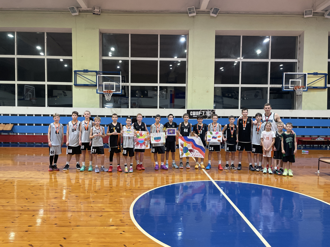 5 ноября 2025 г прошел мини турнир по баскетболу среди юношей 2013 г. посвященная Дню народного единства! Тренер — преподаватель Гущин И. С.